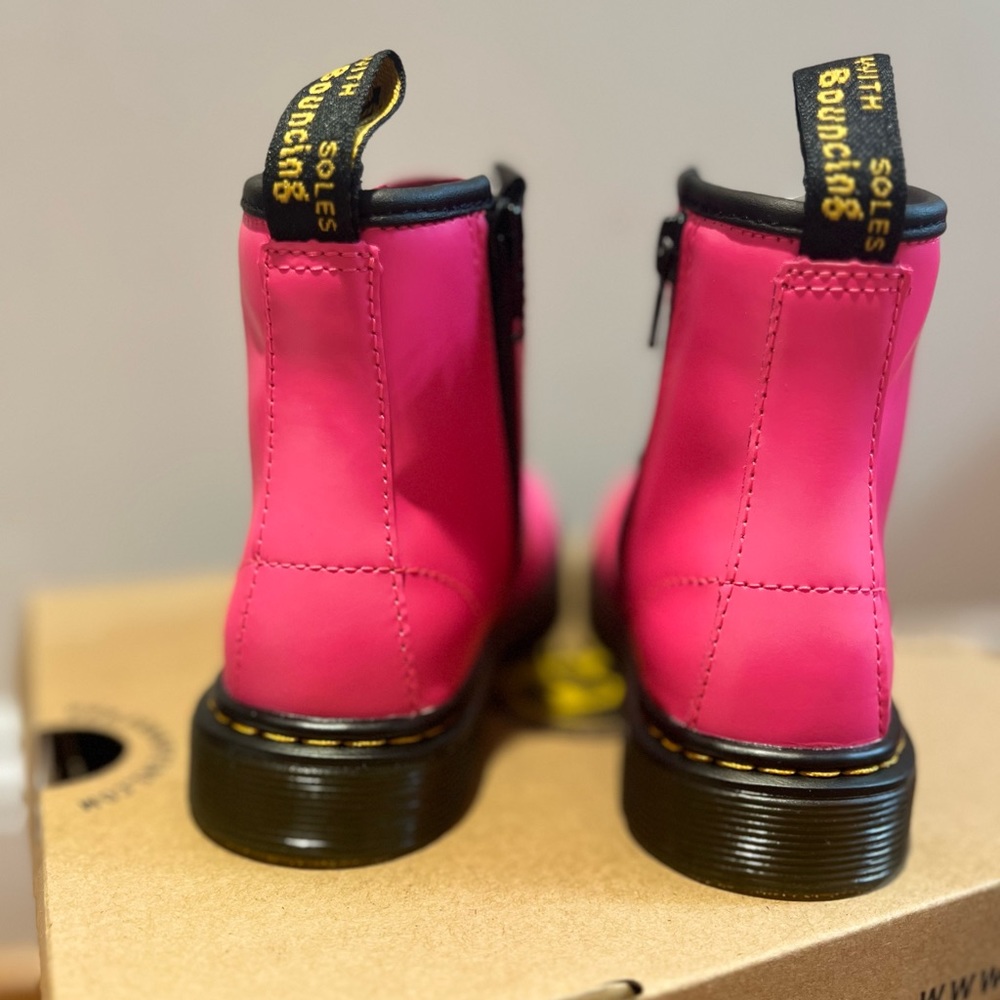 ๐HP๐Girls Dr.Martens Boots - Picture 4 of 7